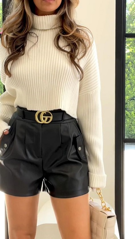 High-Waisted Shorts + Turtleneck + Ankle Boots #Darkacademiaoutfit